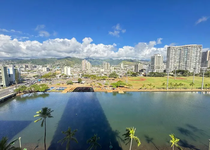 Waikiki Canal Family Room 6Person