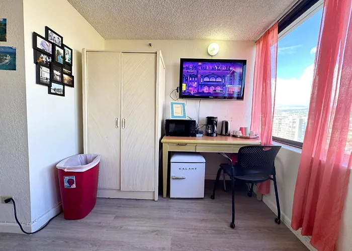 Waikiki Canal Family Room 6Person