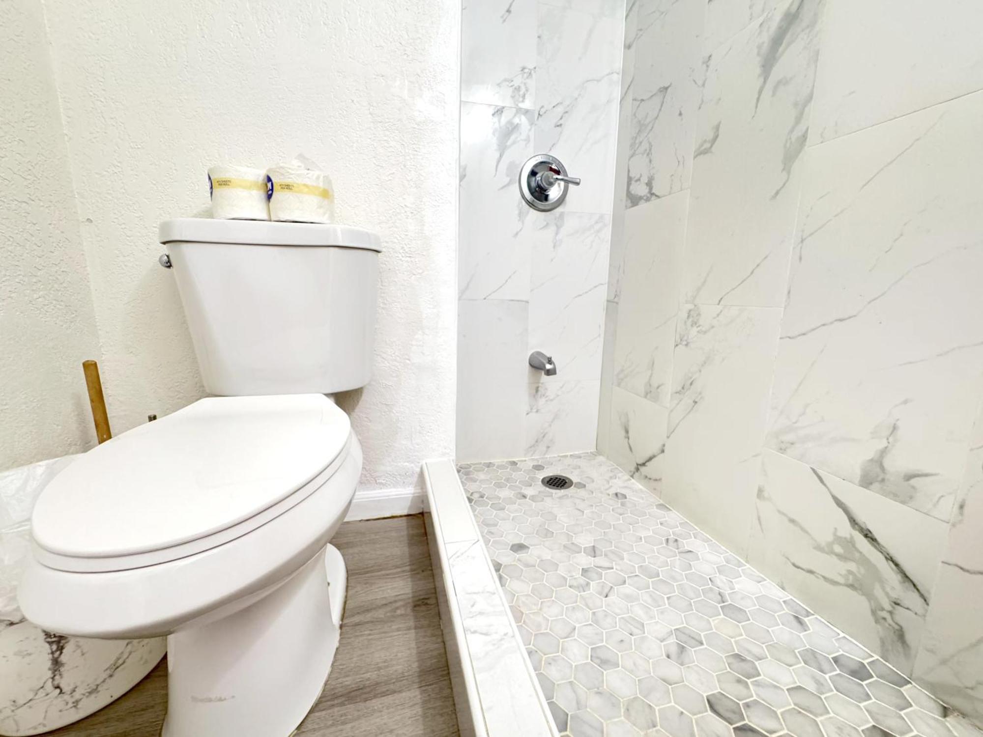 Waikiki Canal Family 6person * Honolulu