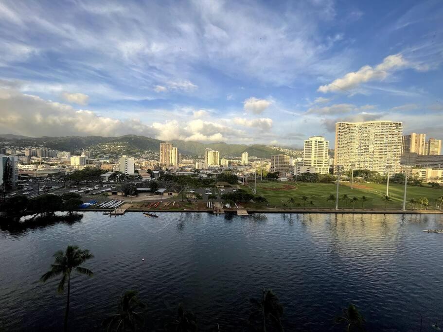 Waikiki Canal Family 6person * Honolulu