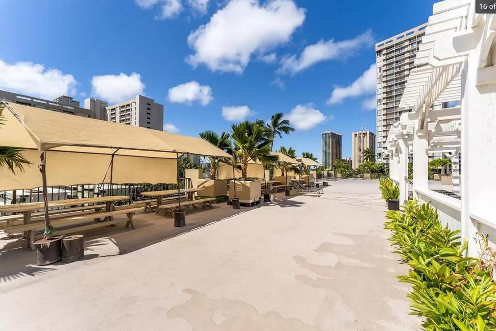 Waikiki Canal Family 6person *