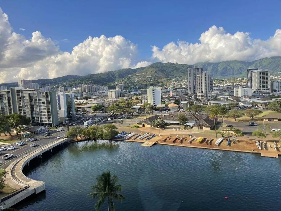 Waikiki Canal Family 6person * Honolulu